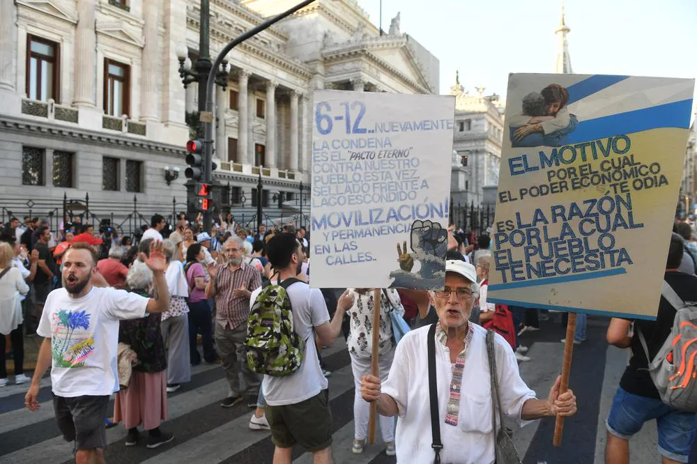06-12-2022_cientos_de_manifestantes_autoconvocados_y