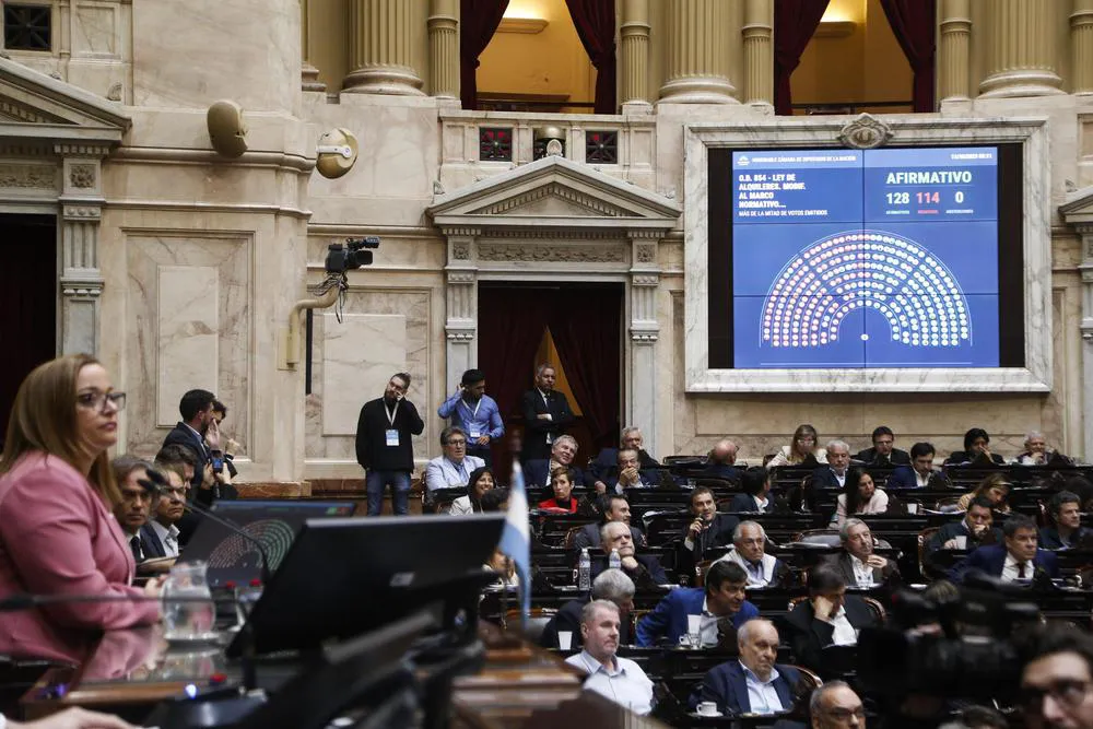 11-10-2023_diputados_convirtio_en_ley_la