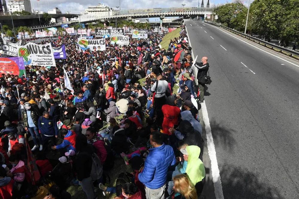 lamarchapiqueterados