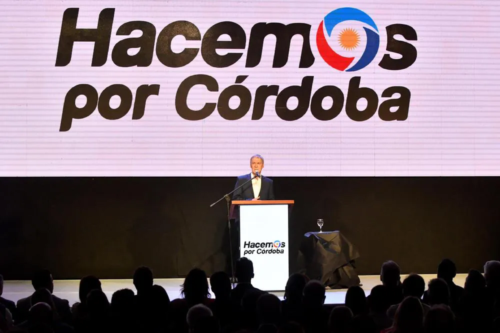 31-10-2022_el_gobernador_de_cordoba_juan (2)