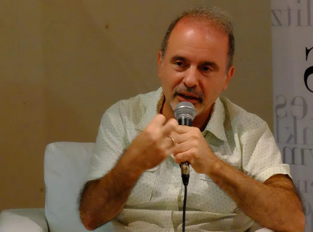 Néstor_Restivo_en_Caras_y_Caretas_(Buenos_Aires),_en_diciembre_de_2015_(fragmento)