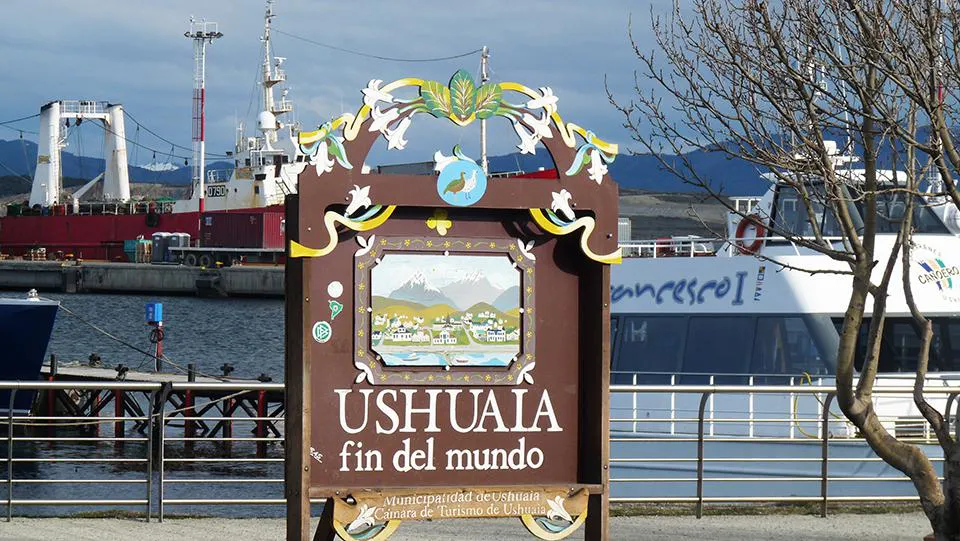 Cartel-del-Fin-del-Mundo-Puerto-de-Ushuaia