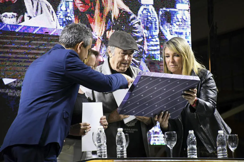 04-11-2022_serrat_inauguro_en_rosario_un (4)