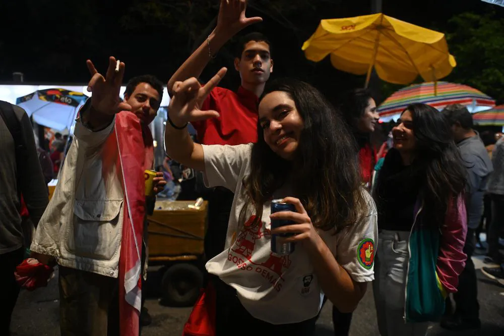 03-10-2022_simpatizantes_del_pt_festejan_en