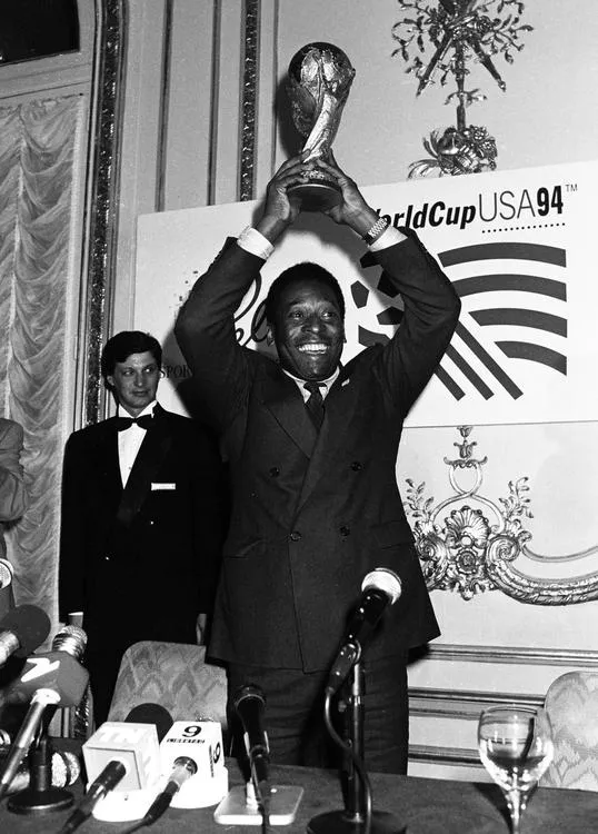 30-12-2022_el_astro_brasilenio_pele_uno