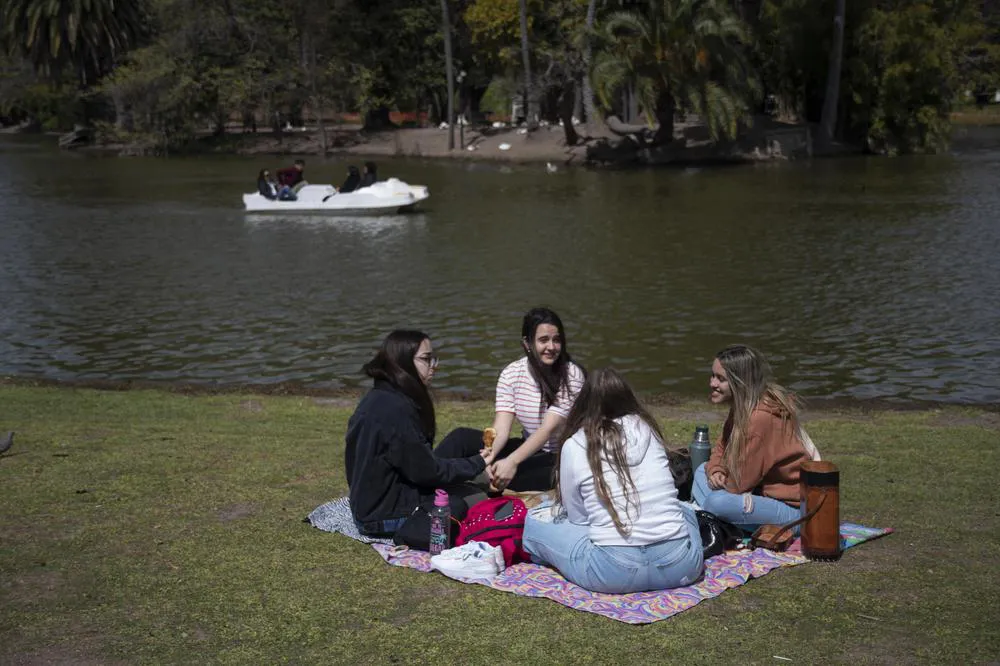 21-09-2022_varios_grupos_de_estudiantes_secundarios