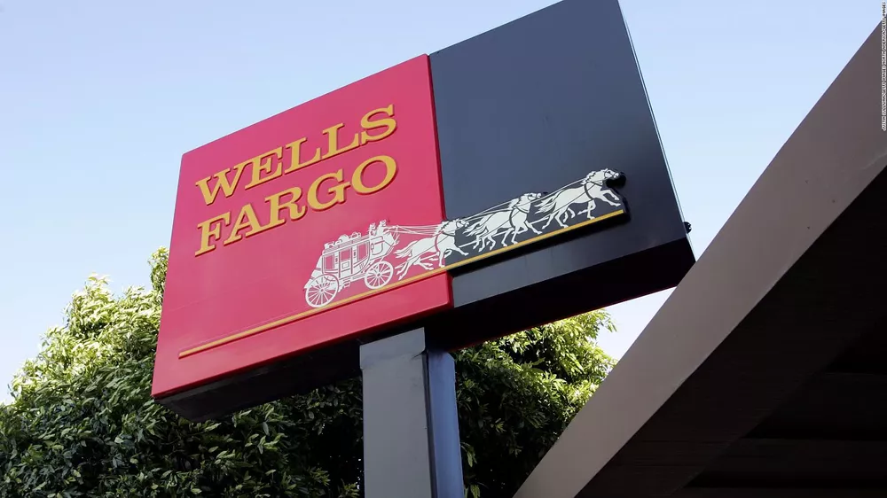 190607184444-cnndinero-wells-fargo-060719-dinero-only-full-169