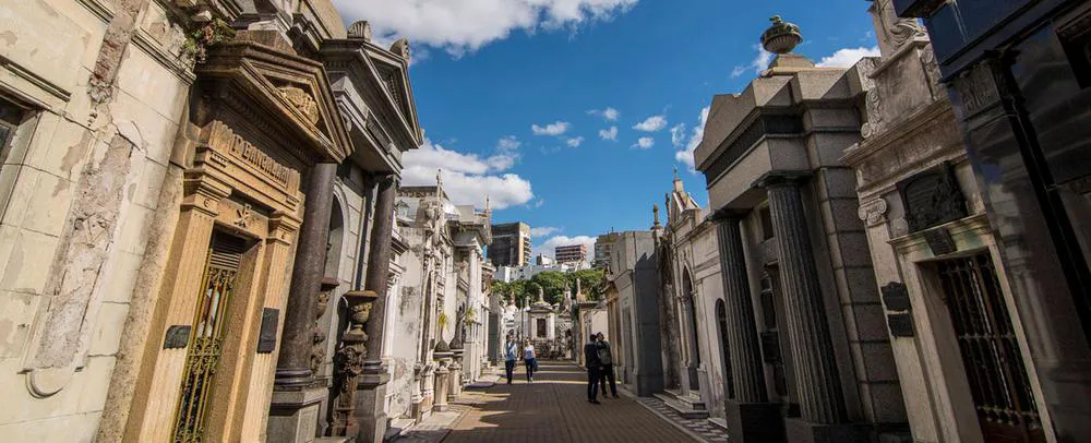 cementerio_recoleta_pasillo_1500x610_7
