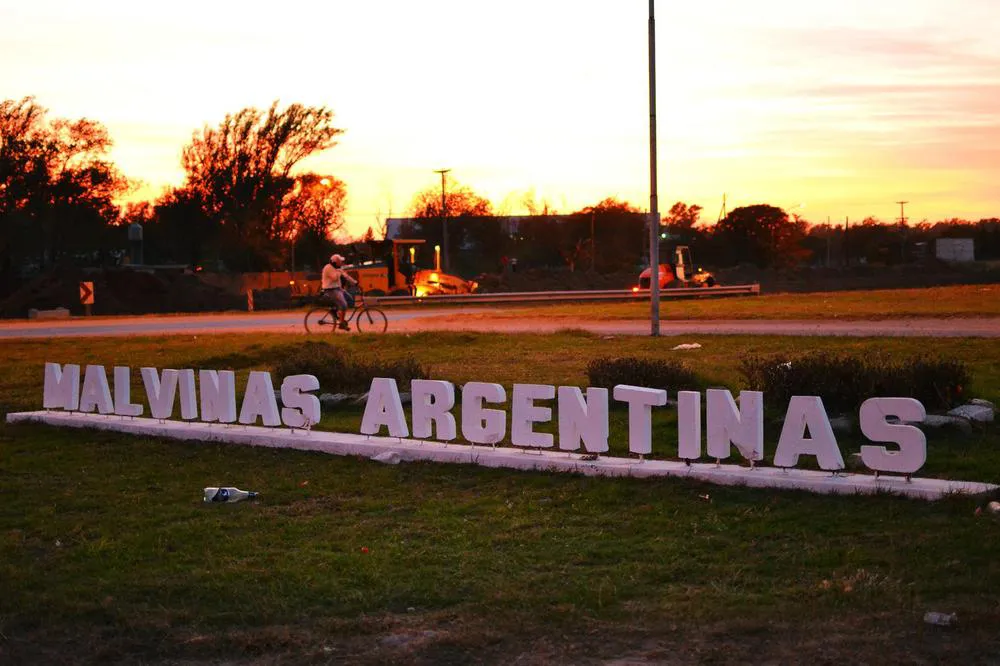 MALVINAS-ARGENTINAS