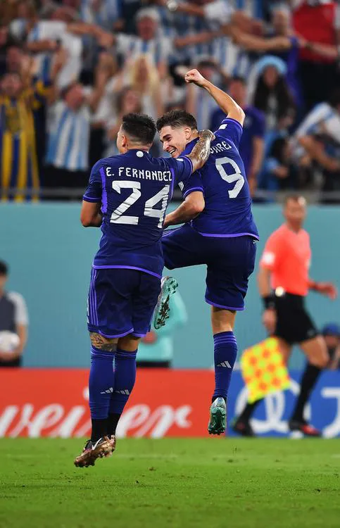 30-11-2022_enzo_fernandez_y_julian_lvarez