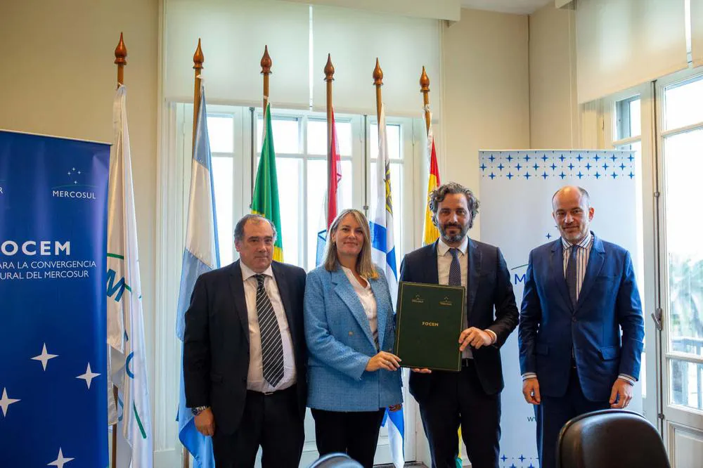 19-08-2023_el_canciller_santiago_cafiero_suscribio