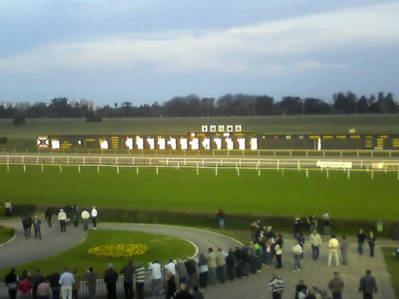 Hipódromo_de_San_Isidro_01-09-2012