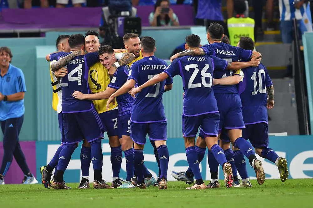 30-11-2022_los_jugadores_festejan_junto_a