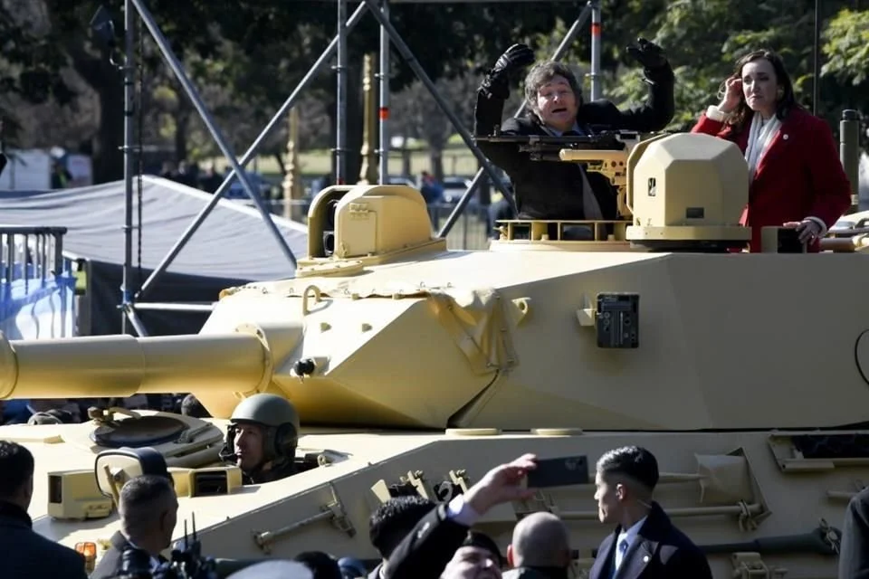 Foto-Guerra-y-Paz-Milei-tanque-guerra