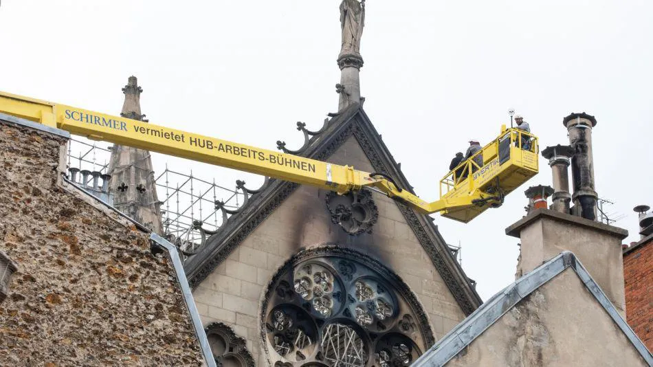 BC-investigacion-sobre-notre-dame-se-enfoca-en-reparacion-del-techo-jq