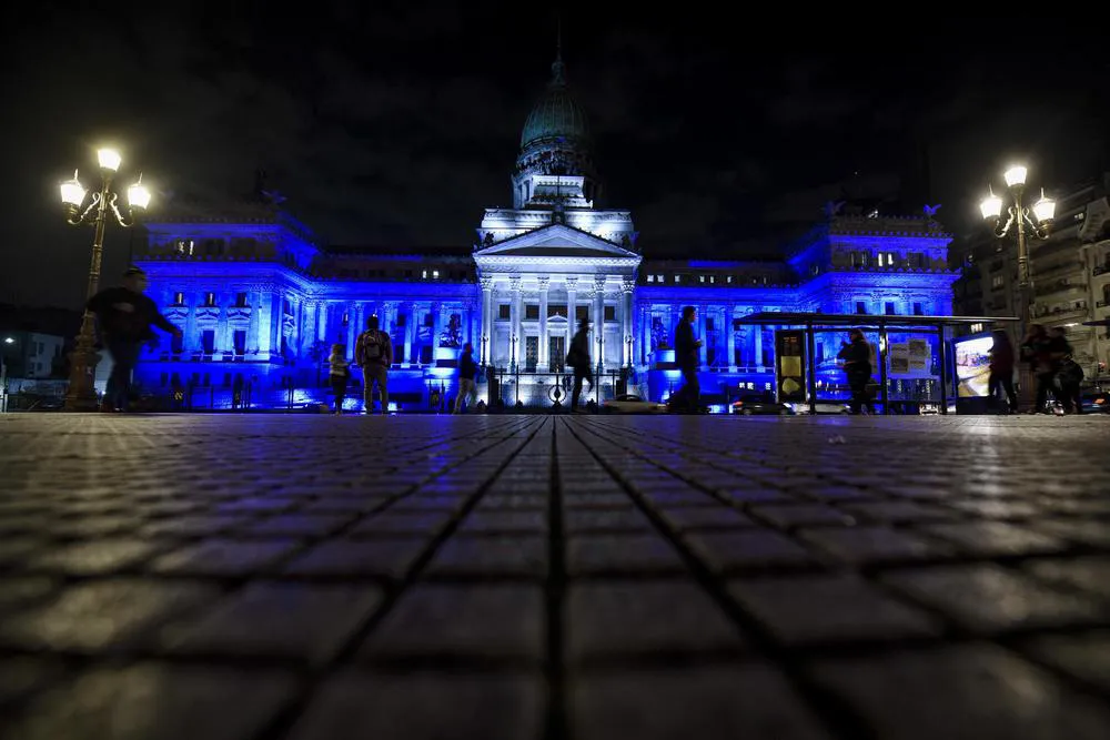 25-05-2022_fotografia_del_congreso_iluminado_con