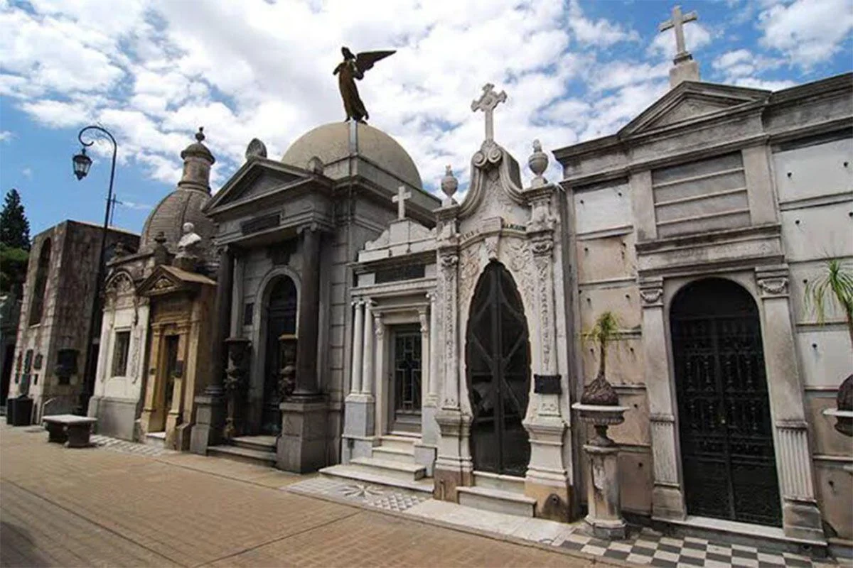 bovedas-cementerio-recoleta-1-1024x683-1