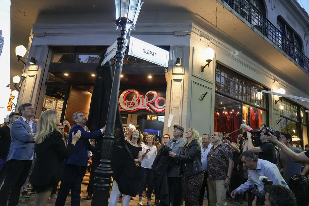 04-11-2022_serrat_inauguro_en_rosario_un (3)