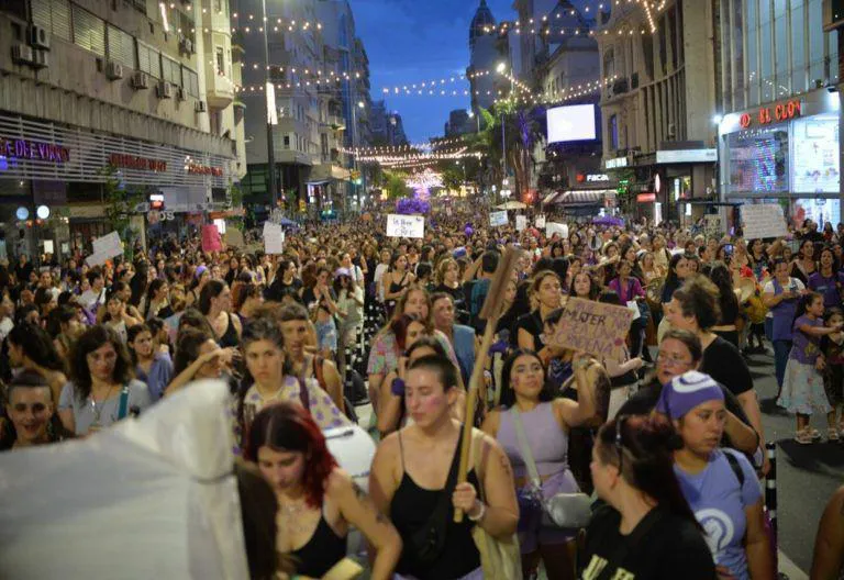 Montevideo5-768x528multitud8m