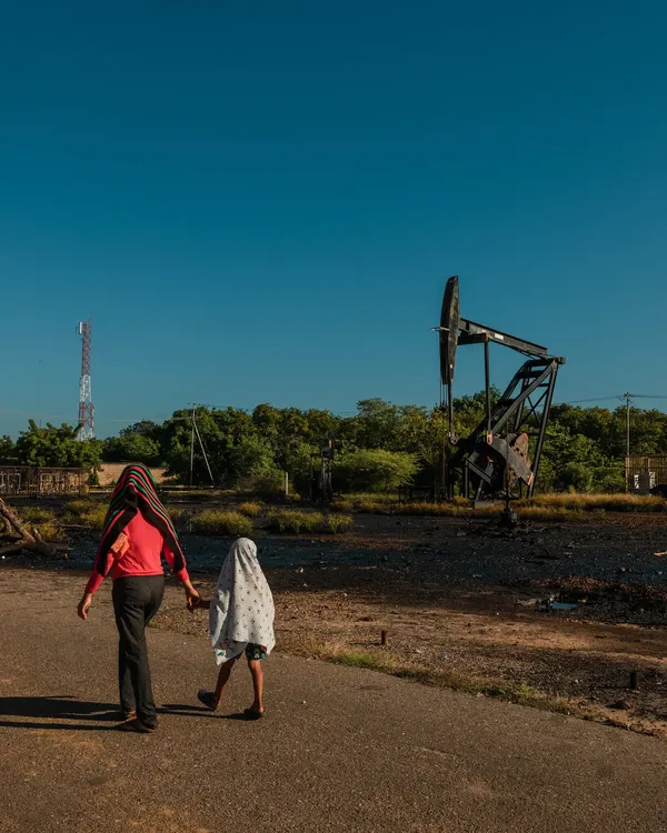 21int-theworld-venezuela-oil-03-vzkf-superJumbo