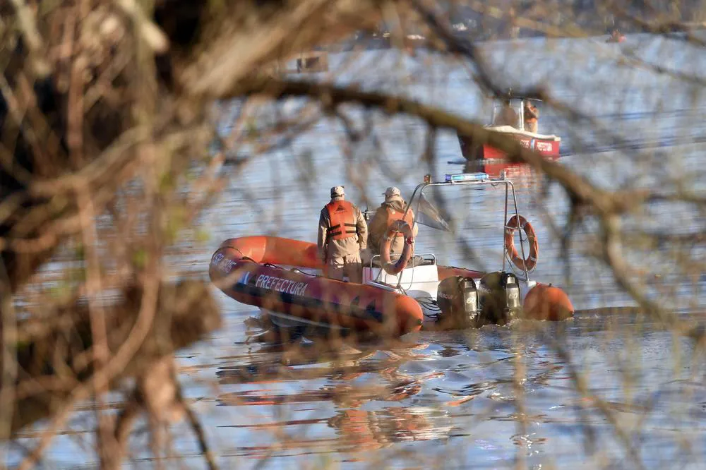 05-08-2022_personal_de_prefectura_naval_buscaba