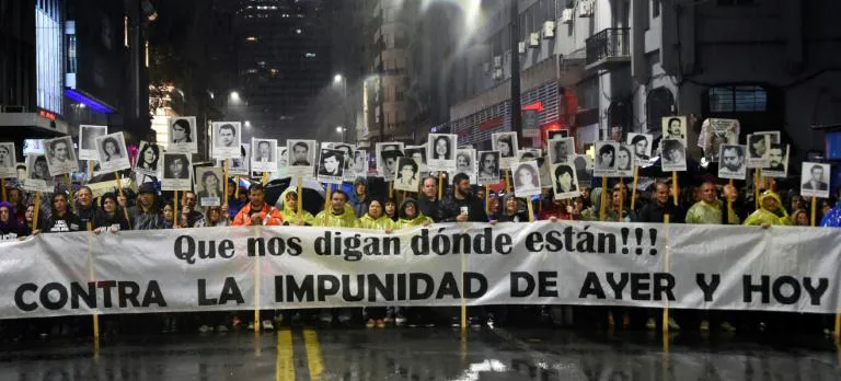 Multitudinaria-Marcha-del-silencio-por-desaparecidos-en-Uruguay