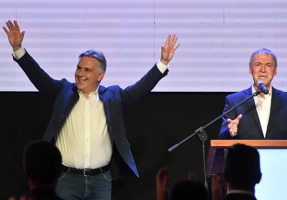 31-10-2022_el_gobernador_de_cordoba_juan (4)