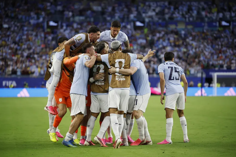 festejo-uruguay-arabia