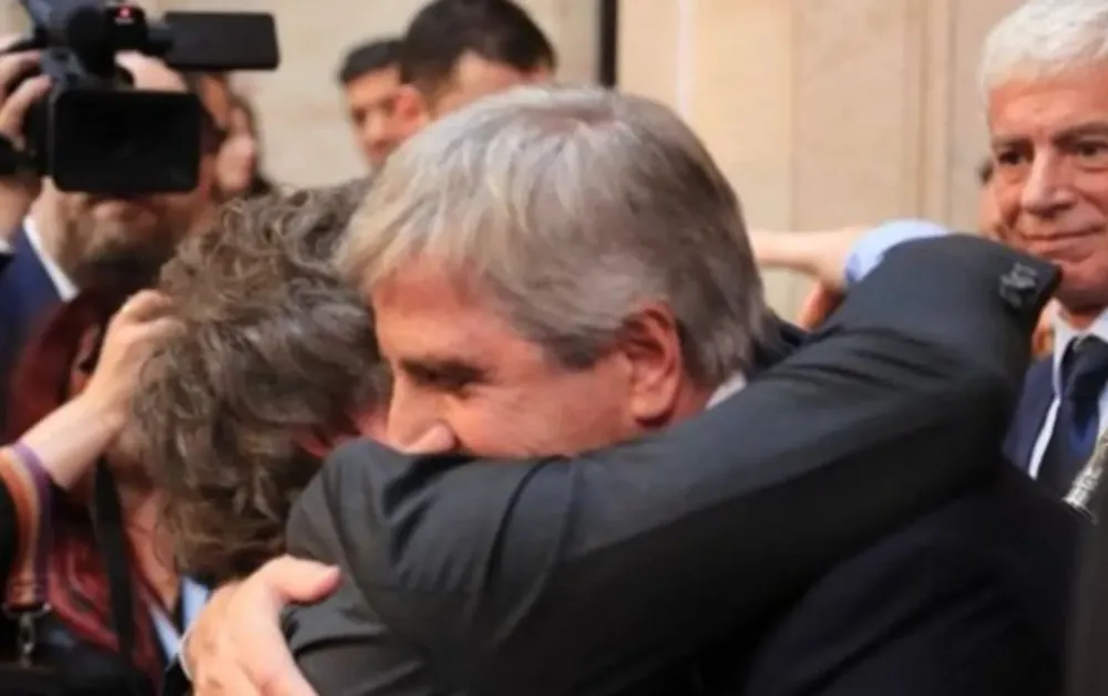 la-foto-que-publico-milei-durante-los-anuncios-de-caputo-el-mejor-de-la-historia-XRSDZ7J4GFGLJHJB5TDJSI3JOY