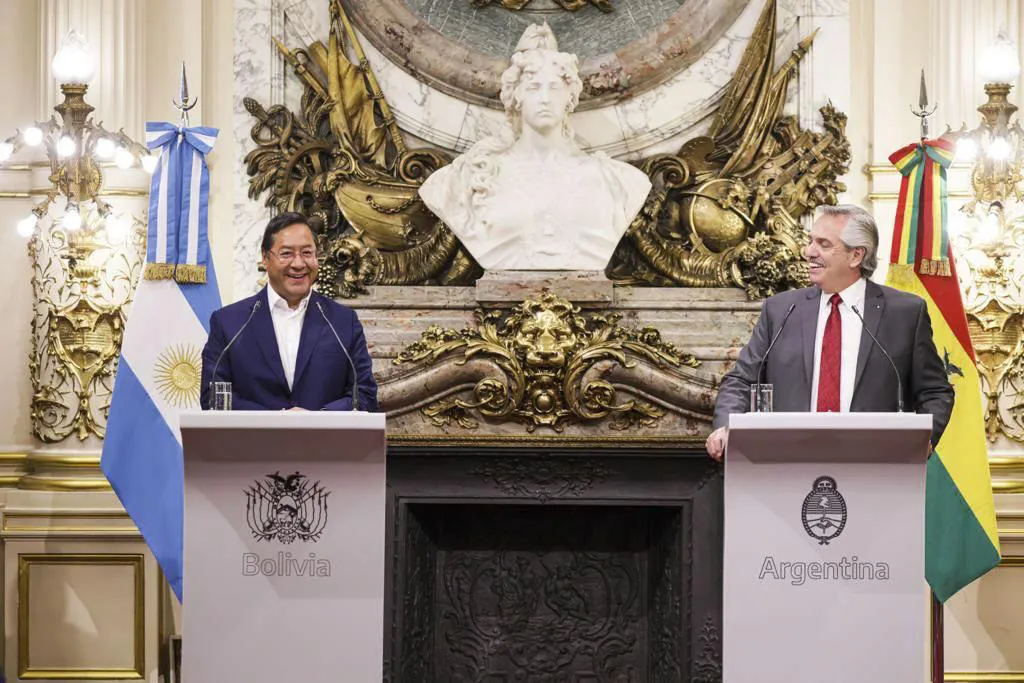 08-04-2022_el_presidente_alberto_fernandez_junto