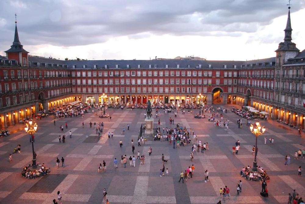 Plaza_Mayor_de_Madrid_06