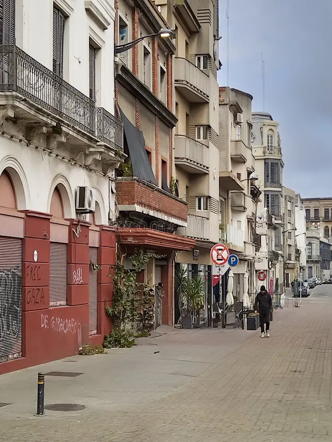 calle-piedras-barrio-ciudad-vieja-montevideo-uruguay-352755809