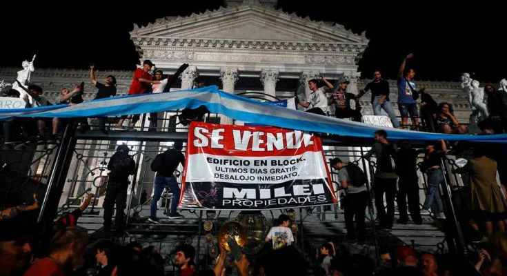 Luis-Robayo-AFP-735x400