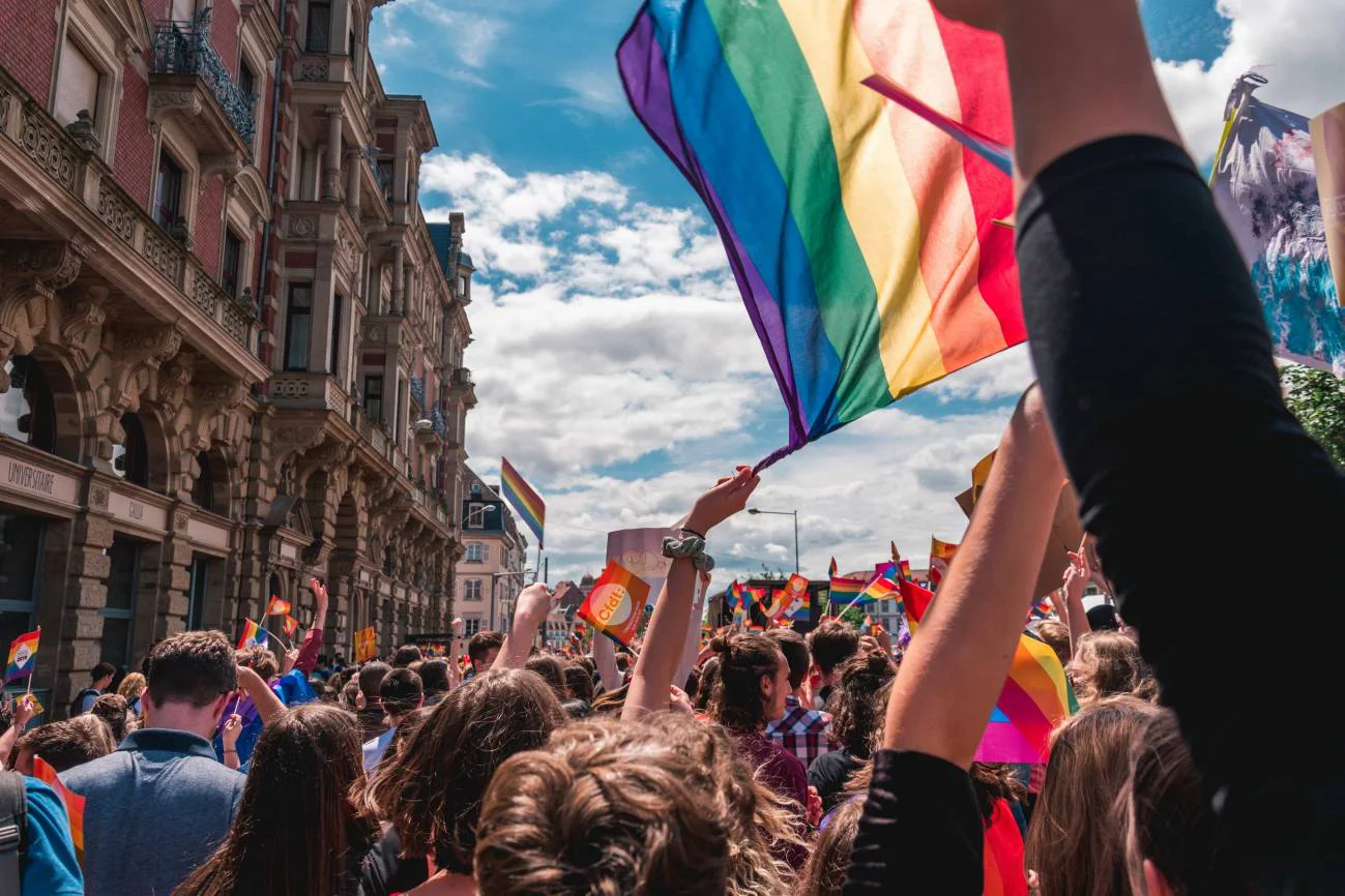 El-75-de-los-espanoles-admite-haber-presenciado-insultos-a-una-persona-del-colectivo-LGTBI