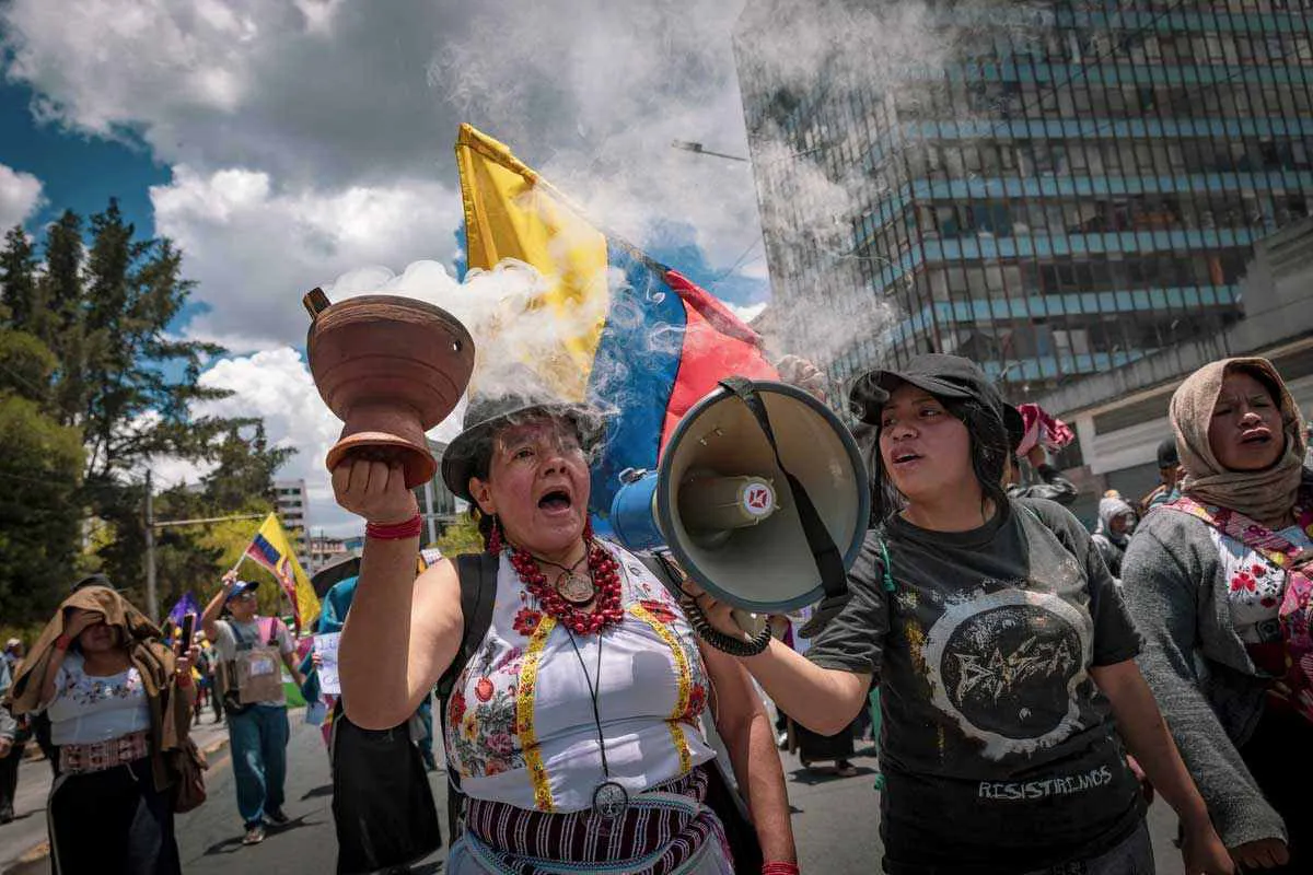 ecuador-noboa-constituyente-paro-01tapa