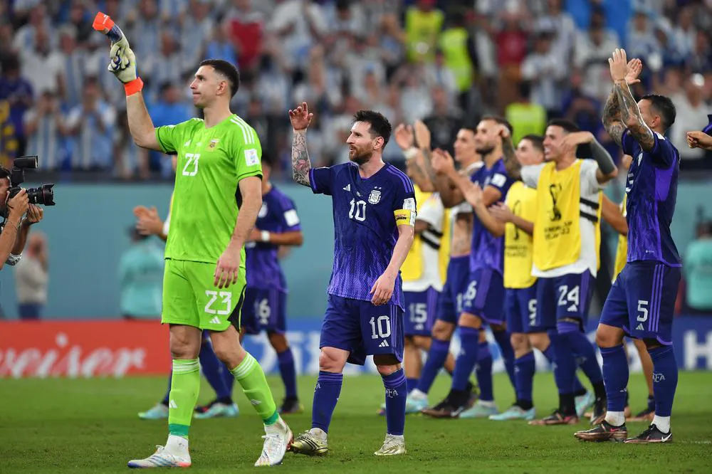 30-11-2022_emiliano_dibu_martinez_lionel