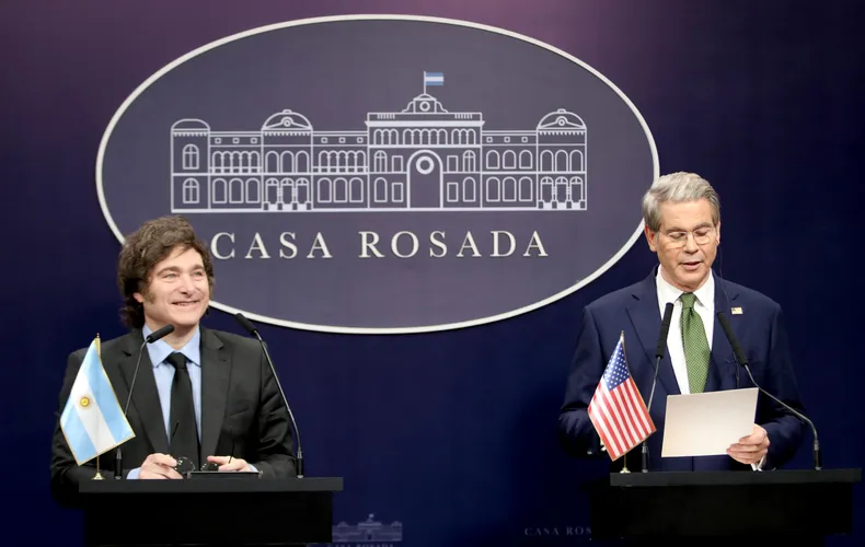 nadie-mira-la-meta-reservas-eeuu-y-el-fmi-allanaron-el-camino-electoral-javier-milei (1)