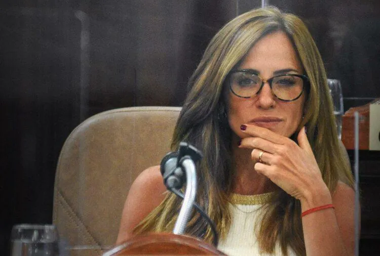 victoria-tolosa-paz-750x506