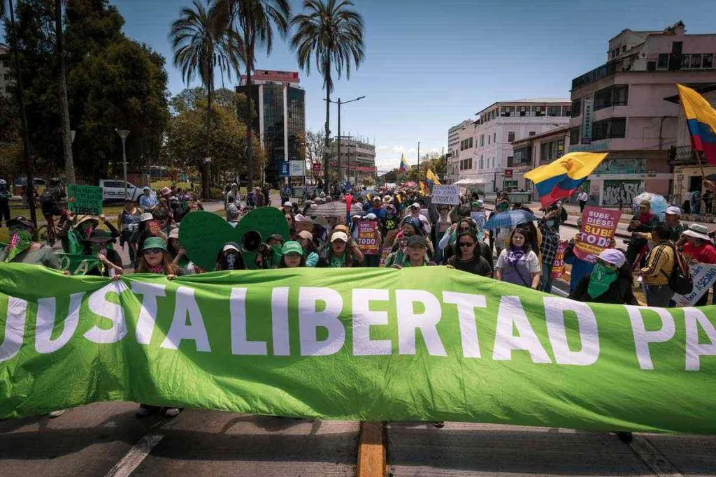 ecuador-noboa-constituyente-paro-04-1024x683fotocuatro