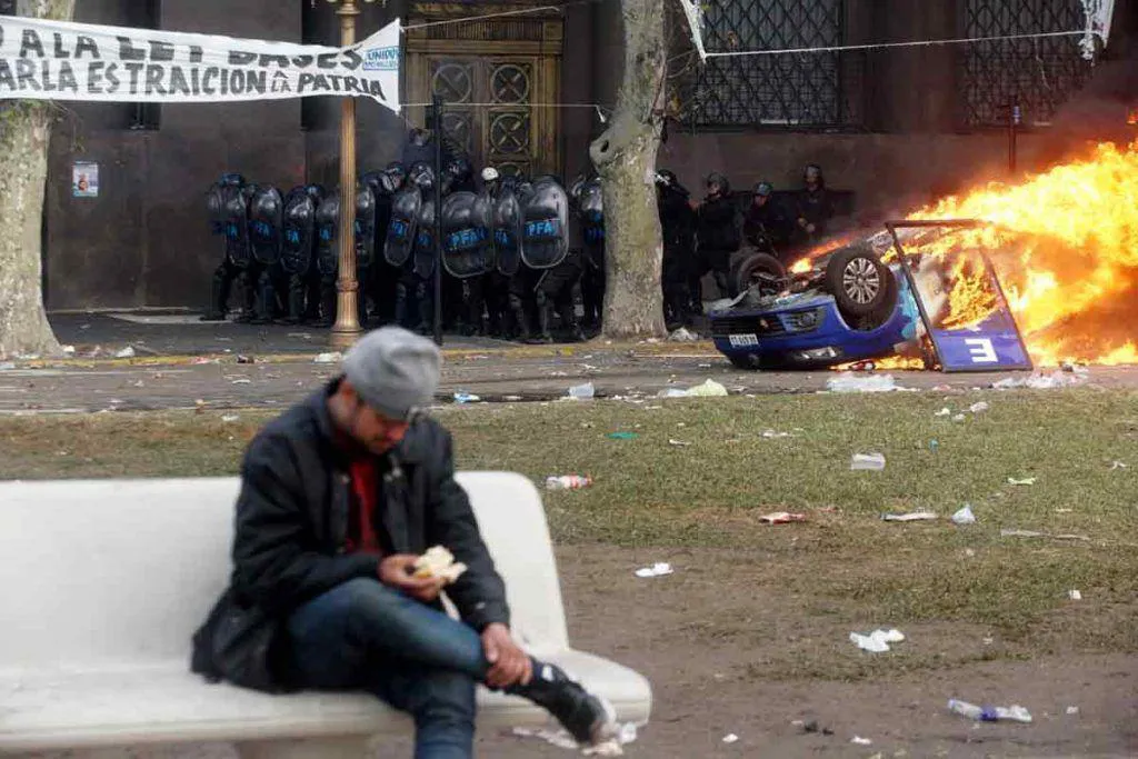 REPRESION-EN-CONGRESO-POR-LEY-BASE-FOTO-EDGARDO-GOMEZ-4-1024x683