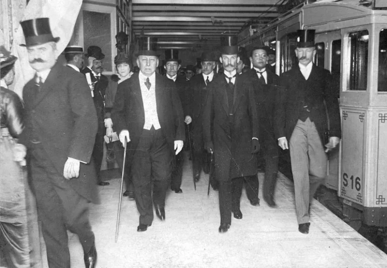 Victorino_de_la_Plaza_Inaugura_Subte_1913-768x531