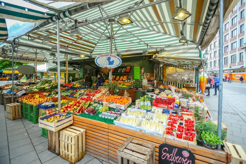 mercado-al-aire-libre-de-la-comida-en-munich-95863156
