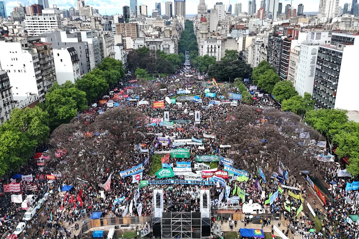 Manifestantes-participan-de-la-quinta-marcha-federal-universitaria-vista-1