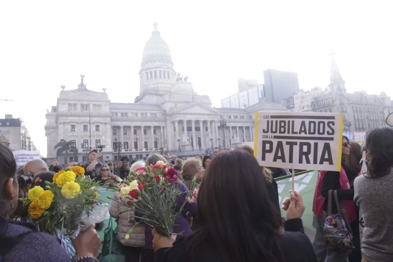 MARCHA-CONGRESO-JUBILADOS-DISCAPACITADOS-NI-UNA-MENOS-FOTO-GOMEZ-11