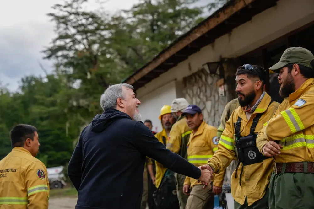 Aguiar-con-brigadistas-1